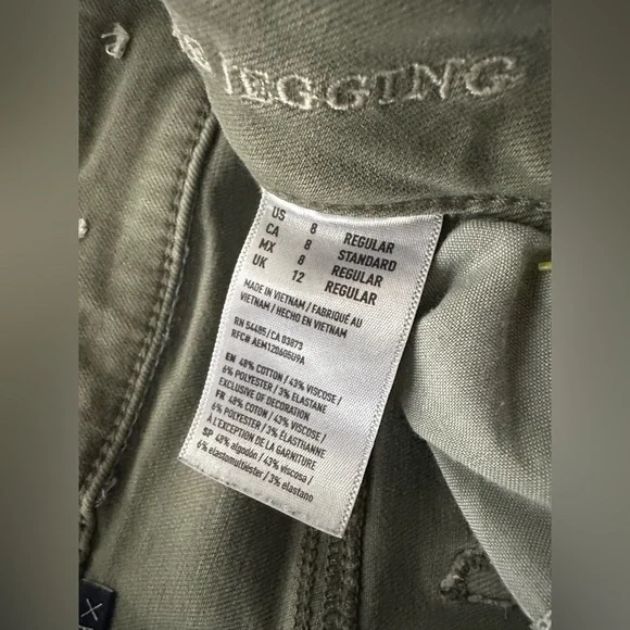 American Eagle  Super stretch Jeggings Sz 8
Trendy Streetwear Grunge Cool Vibes - Picture 5 of 12